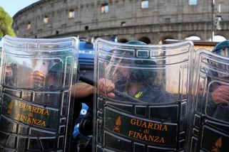 Demonstranti v Římě vtrhli do Kolosea - Novinky